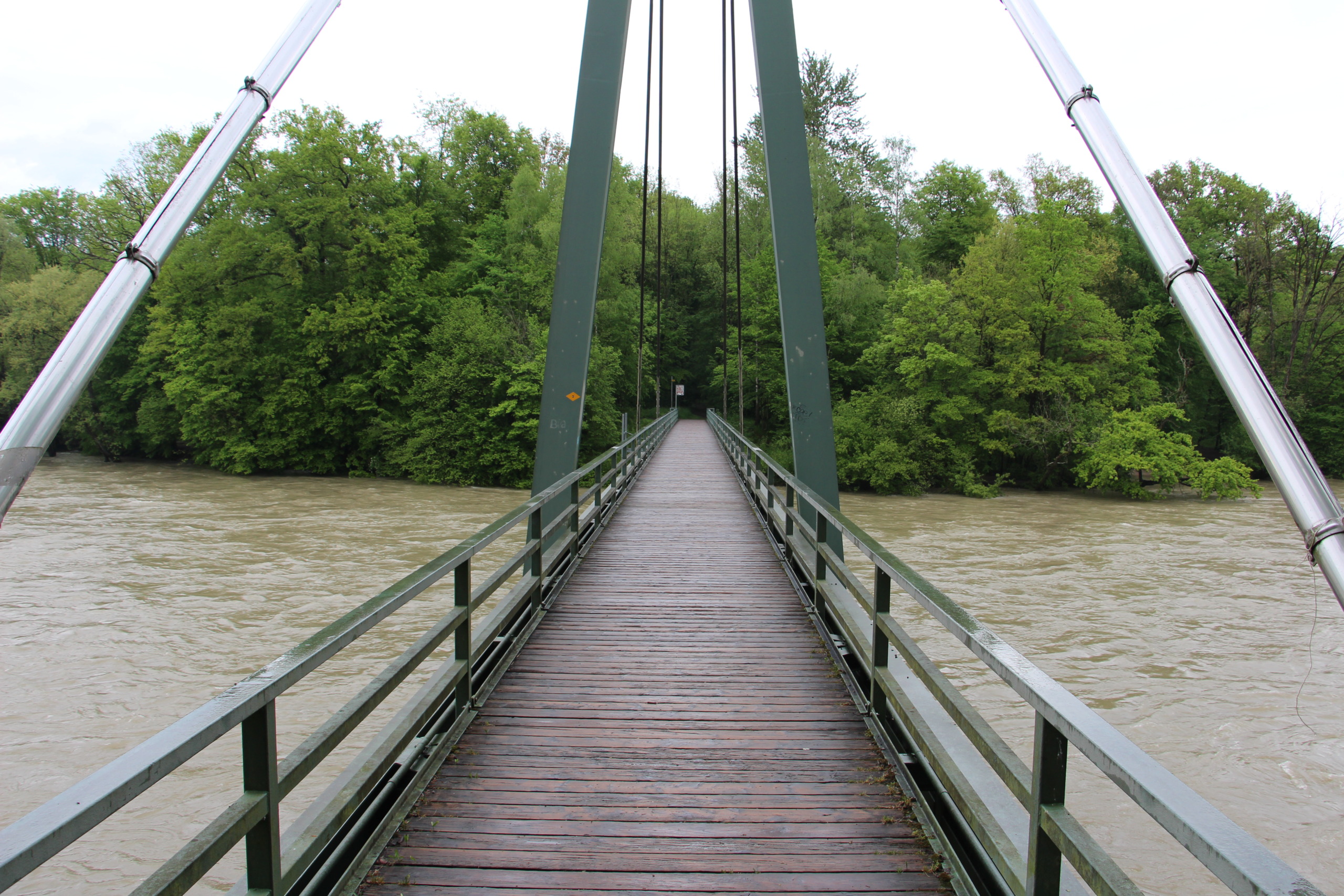 Die schmale Brücke zur Einheit