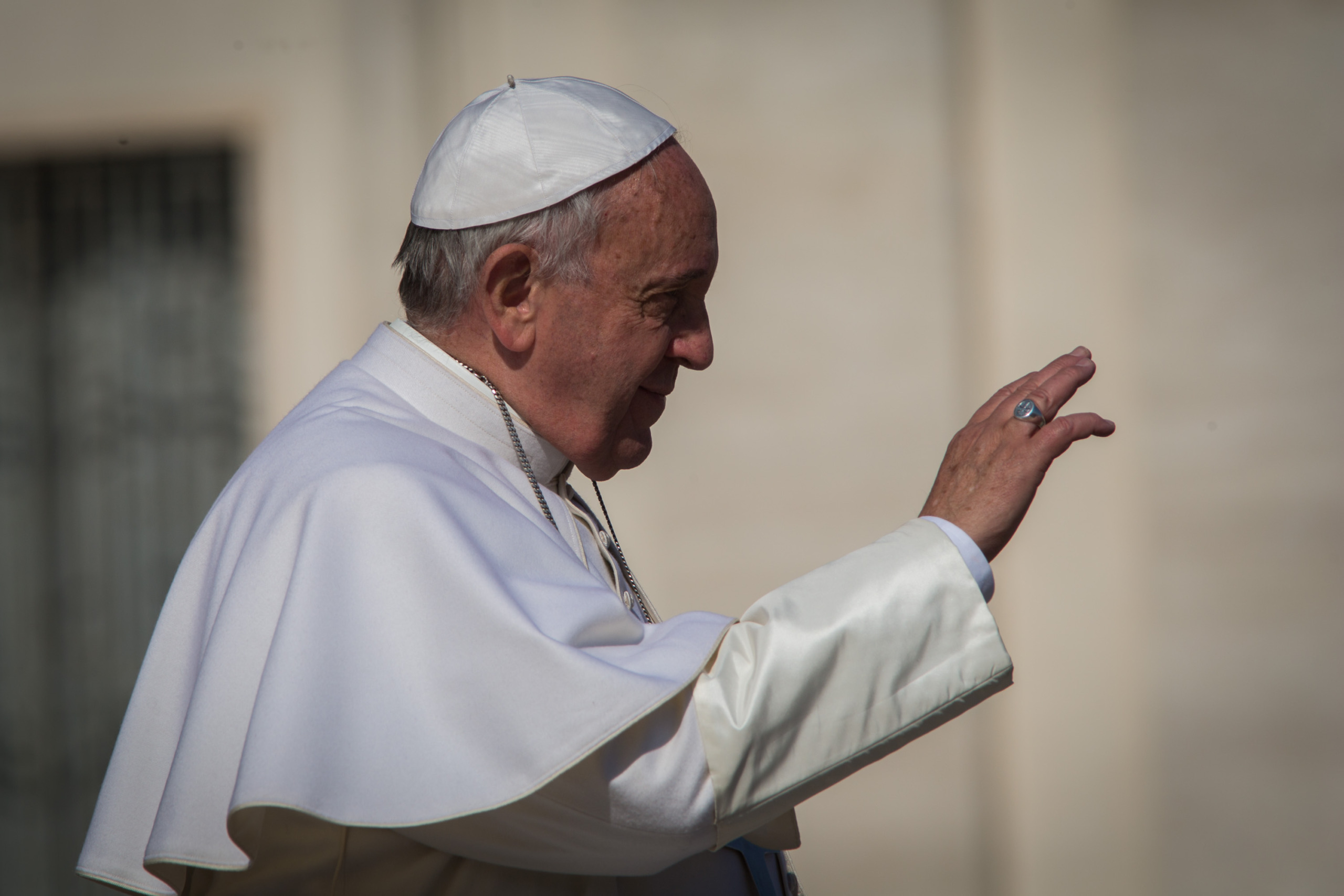 Papst prangert Konsumrausch an