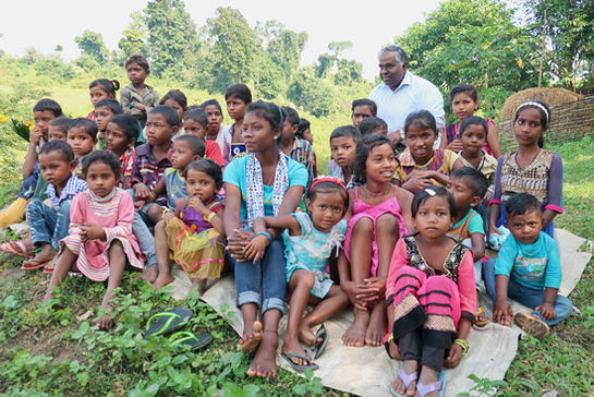 Im Gespräch: Priester Caesar Henry engagiert sich in Indien für eine unterdrückte Bevölkerungsgruppe