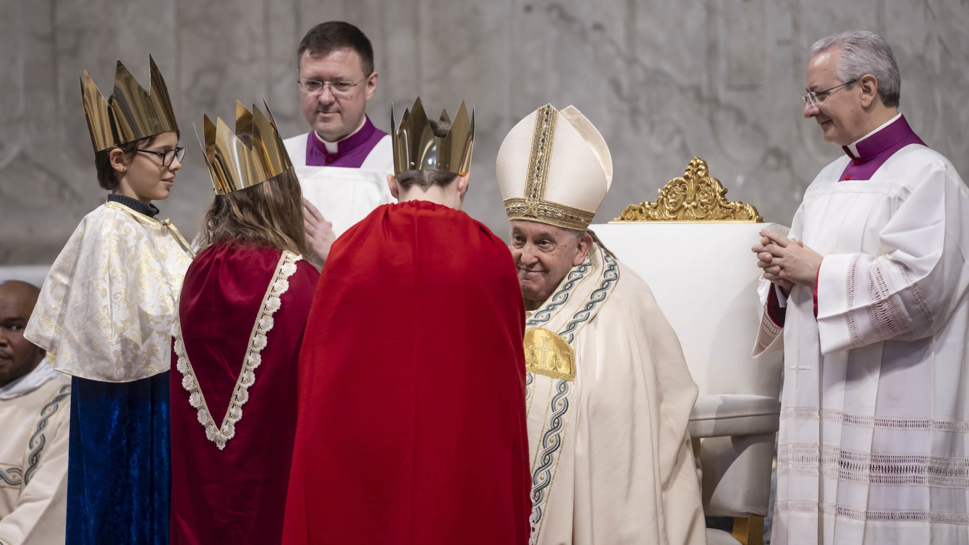 Sternsinger-Kinder feiern mit dem Papst das neue Jahr